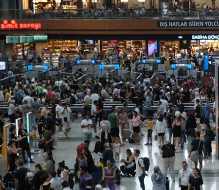 Yarıyıl Tatili Sona Eriyor: Havalimanlarında Yoğunluk Uyarısı