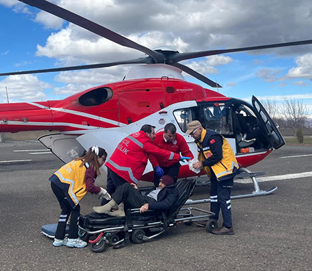 Helikopter ambulans diyaliz hastası havalandı