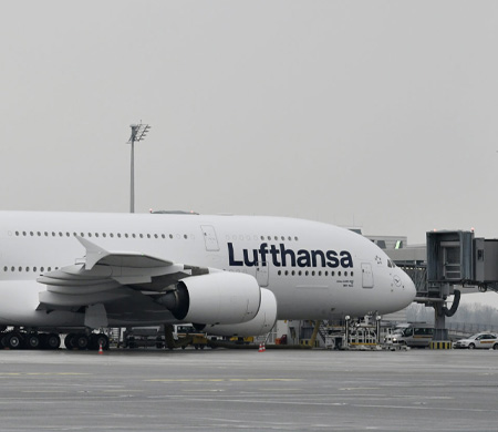 Lufthansa'ya ait A380'in iniş takımları alev aldı