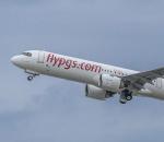 Pegasus uçağına 2 kez yıldırım çarptı