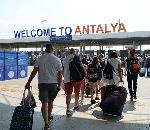 Antalya'ya rekor sayıda turist geldi