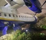 Yolcu uçağı pistten çıktı!