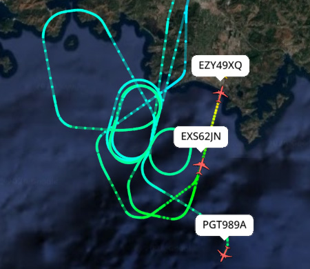 Dalaman'da uçaklar havada tur atıyor