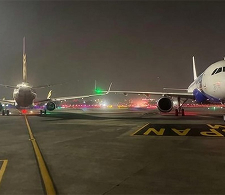 Korkutan kaza; İki yolcu uçağı apronda çarpıştı!