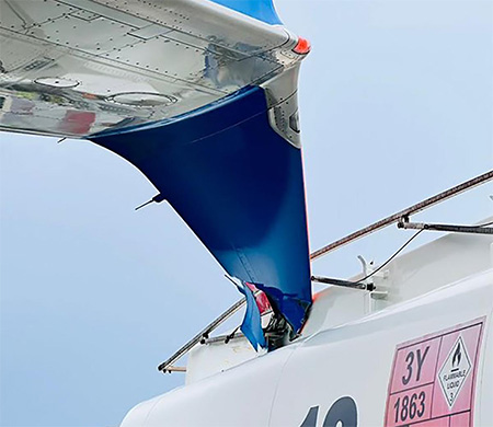 Apronda korkutan kaza; Yakıt kamyonu çarptı!