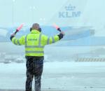 Kar yağışı nedeniyle hava trafiği durma noktasına geldi