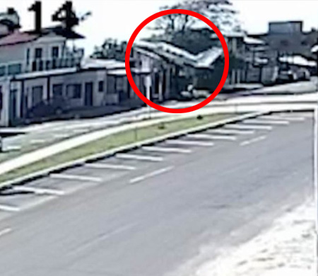 Uçak restorana çarptı: 4 kişi hayatını kaybetti