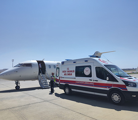 Ambulans uçak 1 aylık bebek için havalandı