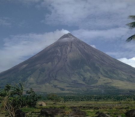 Mayon Yanardağı'nda alarm; Pilotlara uyarı!