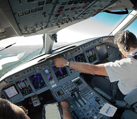 Rusya, Superjet 100 Pilotları İçin Manuel Uçuş Eğitimini Zorunlu Hale Getirdi