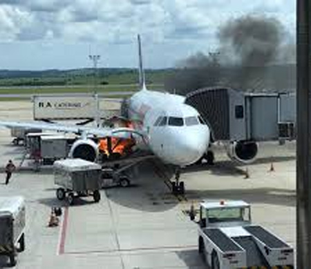 Uçakta yangın çıktı 180 yolcu tahliye edildi