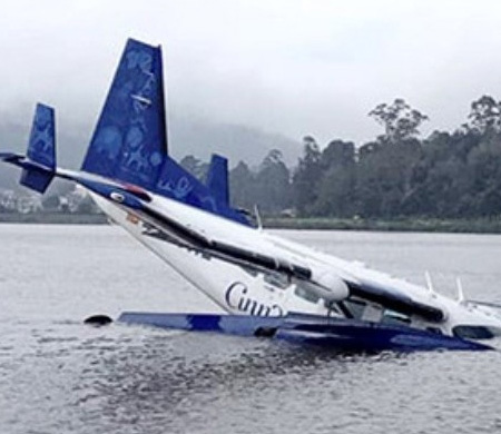 Göle iniş yapan amfibi uçak kaza yaptı