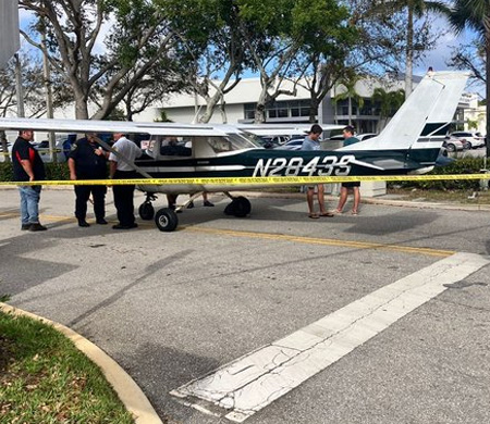 Motoru duran uçak karayoluna indi: Trafikte mucize kurtuluş
