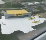 Spirit Airlines hangarı köpük içinde kaldı
