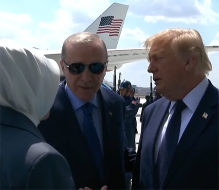 TRUMP'I ANKARA HAVALİMANI'NDA CUMHURBAŞKANI ERDOĞAN KARŞILADI