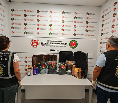 Antalya Havalimanı’nda uyuşturucu operasyonu!