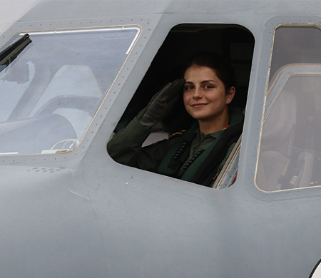 Gökyüzünde bir ilk: Türk Deniz Kuvvetleri'nin ilk kadın uçak pilotu