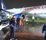 AJet uçağı iniş sonrası yumuşak zemine daldı!