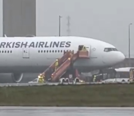 THY'nin Paris uçağı inişte pistte kaldı