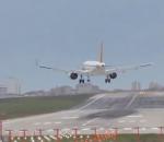 Şiddetli lodos uçak seferlerini de etkiledi