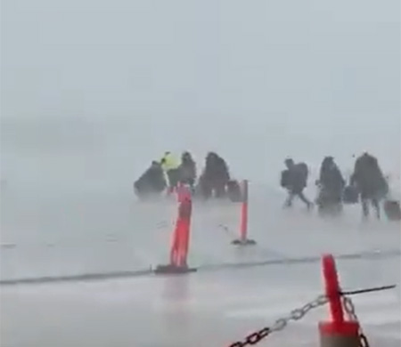 Fırtına yolculara zor anlar yaşattı