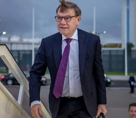 Alman hükümet uçağı arızalandı... Bakan tarifeli uçuşla gitti