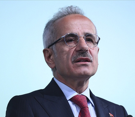 Uraloğlu duyurdu: Havalimanlarında yeni dönem