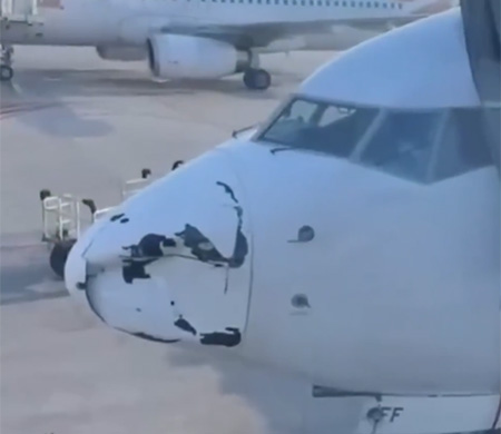 Uçak havada bu hale geldi!
