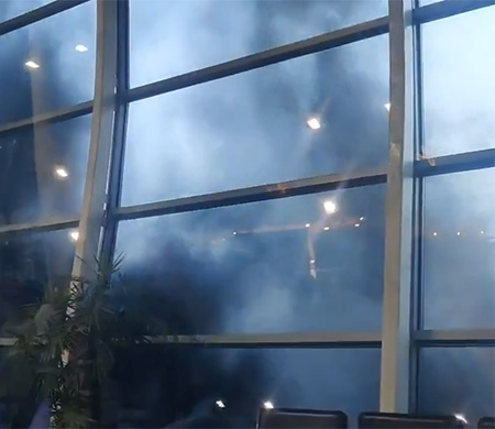 Mumbai Havalimanı'nda yangın paniği!