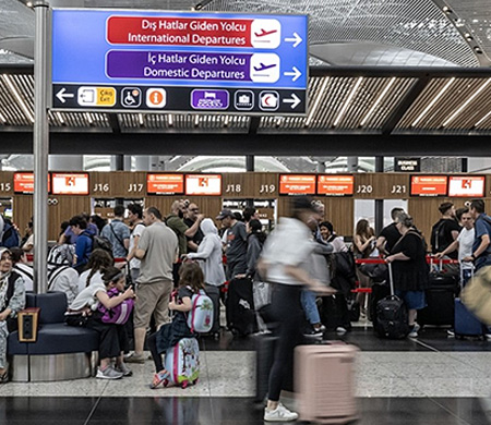 Türkiye'nin havalimanları 4 ayda 64 milyondan fazla yolcu ağırladı