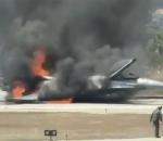 Eğitim uçuşu yapan F-16 savaş uçağında yangın çıktı