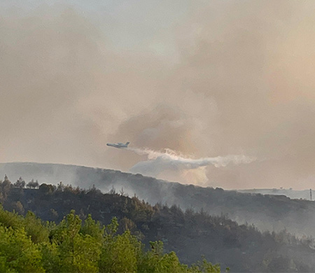 Kula'daki yangına 6 uçak 9 helikopterle müdahale