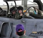 Tayland Kraliçesi Suthida, Gripen savaş uçağını tek başına uçurdu