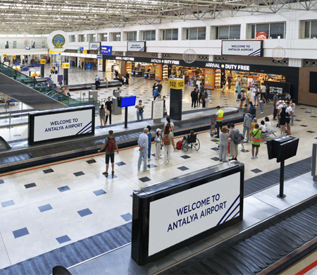 Antalya Havalimanı, 2025 yılında kaç yolcuya hizmet verdi?