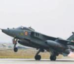Hindistan'da savaş uçağı düştü!