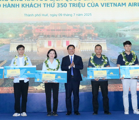 Vietnam Airlines 350 Milyonuncu Yolcusunu Kutladı