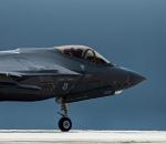 İngiltere'ye ait F-35 savaş uçağı Japonya'da 20 dakika bloke oldu