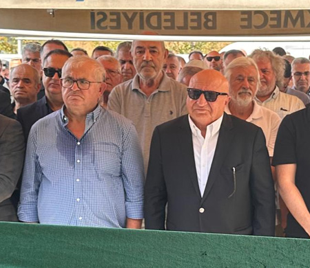 Kemal Ünlü eşini son yolculuğuna uğurladı