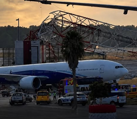 THY uçağı Antalya Havalimanı'nda direğe çarptı!