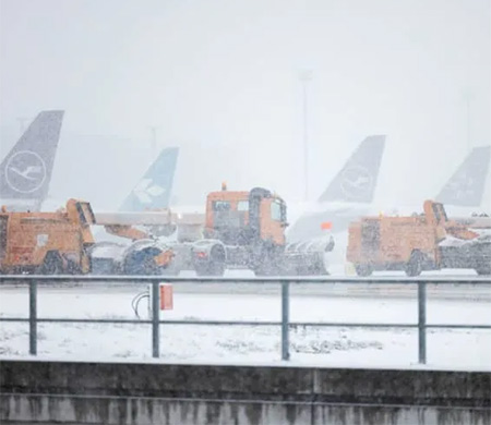Frankfurt Havalimanı'nda onlarca uçuş iptal