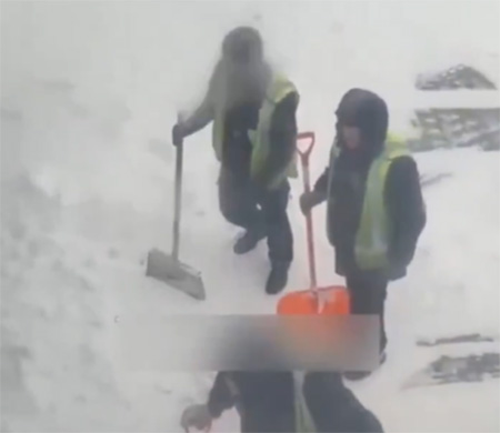 Yolcu uçağı kara saplandı