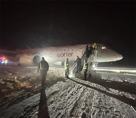 Yolcu uçağı pistten çıktı!