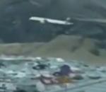 İzlanda’da skandal uçuş: Yolcu uçağı şehir üzerinden alçak geçti!