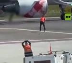 Havalimanındaki korkunç anlar böyle görüntülendi