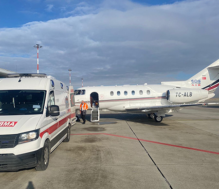 Ambulans uçak 4 günlük bebek için havalandı