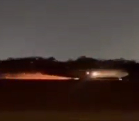 Kargo uçağı pistten çıktı!