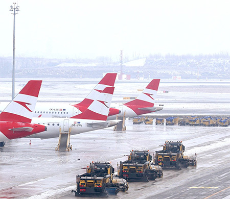 Üç havalimanı buzlanma nedeniyle kapatıldı