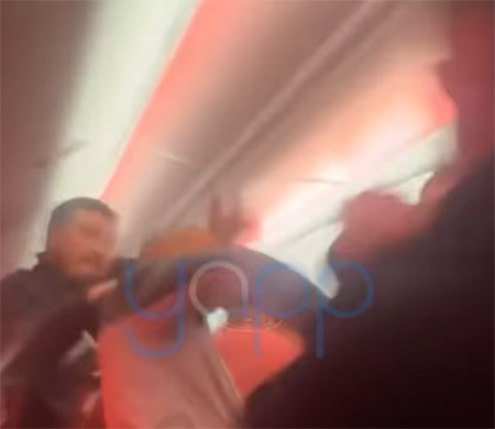 Antalya'dan kalkan uçakta tekme tokat kavga; Ömür boyu men edildiler!