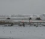 Van'da yoğun kar yağışı; İzmir uçağı pisti pas geçti