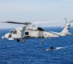 Deniz Kuvvetleri'ne ait helikopter denize acil iniş yaptı!